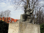 Statuia lui Freud, foro Ana Drobot